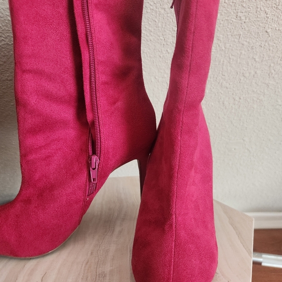Magenta suede booties - Picture 2 of 4